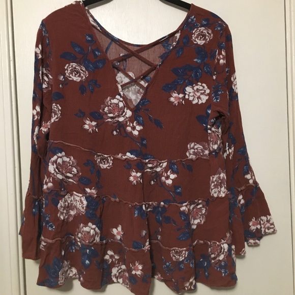 Cute floral top with bell sleeves - Picture 3 of 3